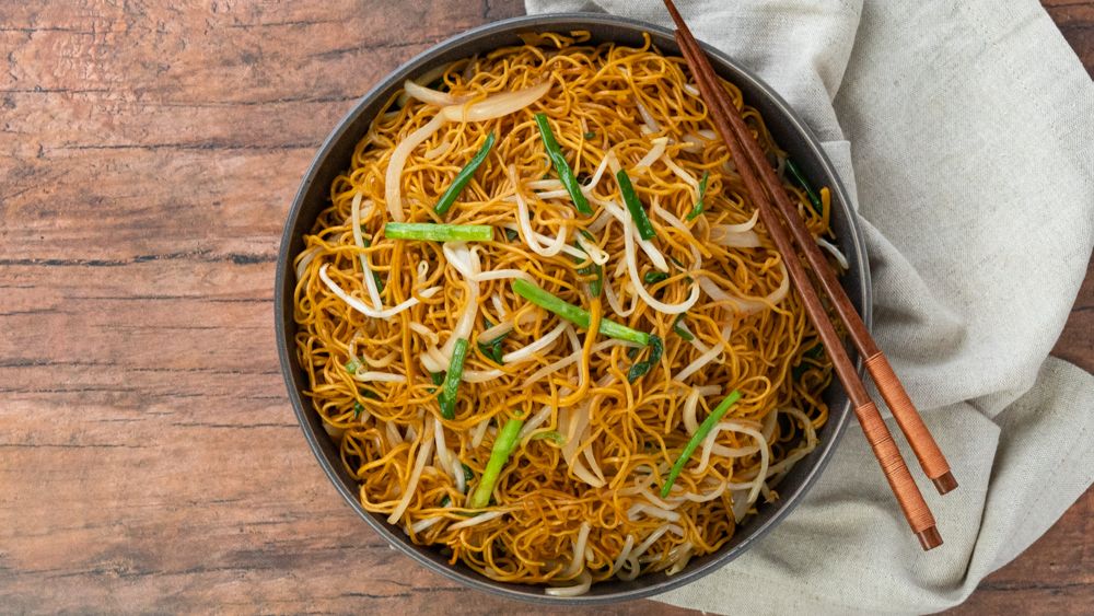 Cantonese Chow Mein (豉油王炒麵)