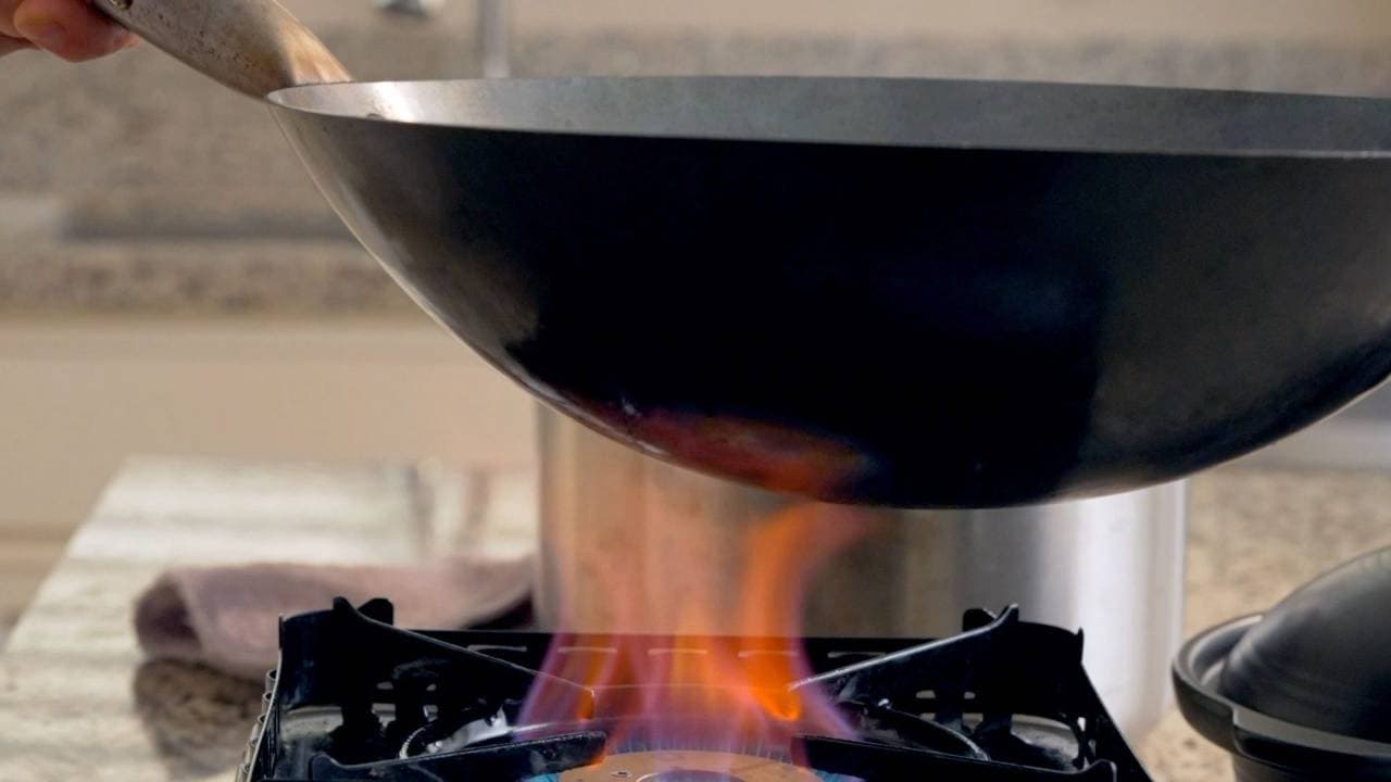 Reading the wok: when it's hot enough